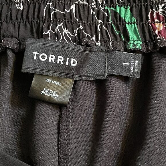 Torrid Pants Floral‎ Black Chiffon Tulip Leg Flowy womens 1 EUC Dark Floral - Picture 4 of 10